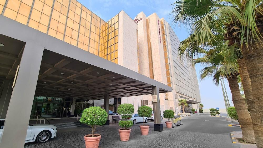 Crowne Plaza Kuwait Al Thuraya City by IHG preview