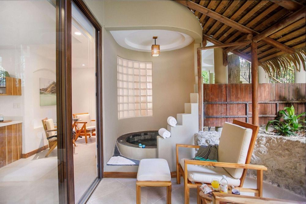 Arenas del Mar Beachfront & Rainforest Resort preview