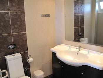 Royal Hotel and Suites - 39