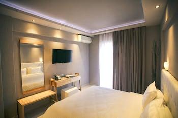 Royal Hotel and Suites - 8