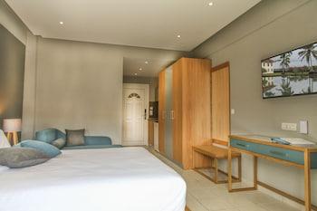 Royal Hotel and Suites - 14