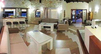 Royal Hotel and Suites - 3