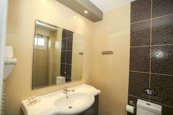 Royal Hotel and Suites - 38